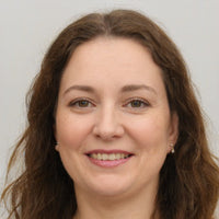  Lucie R
